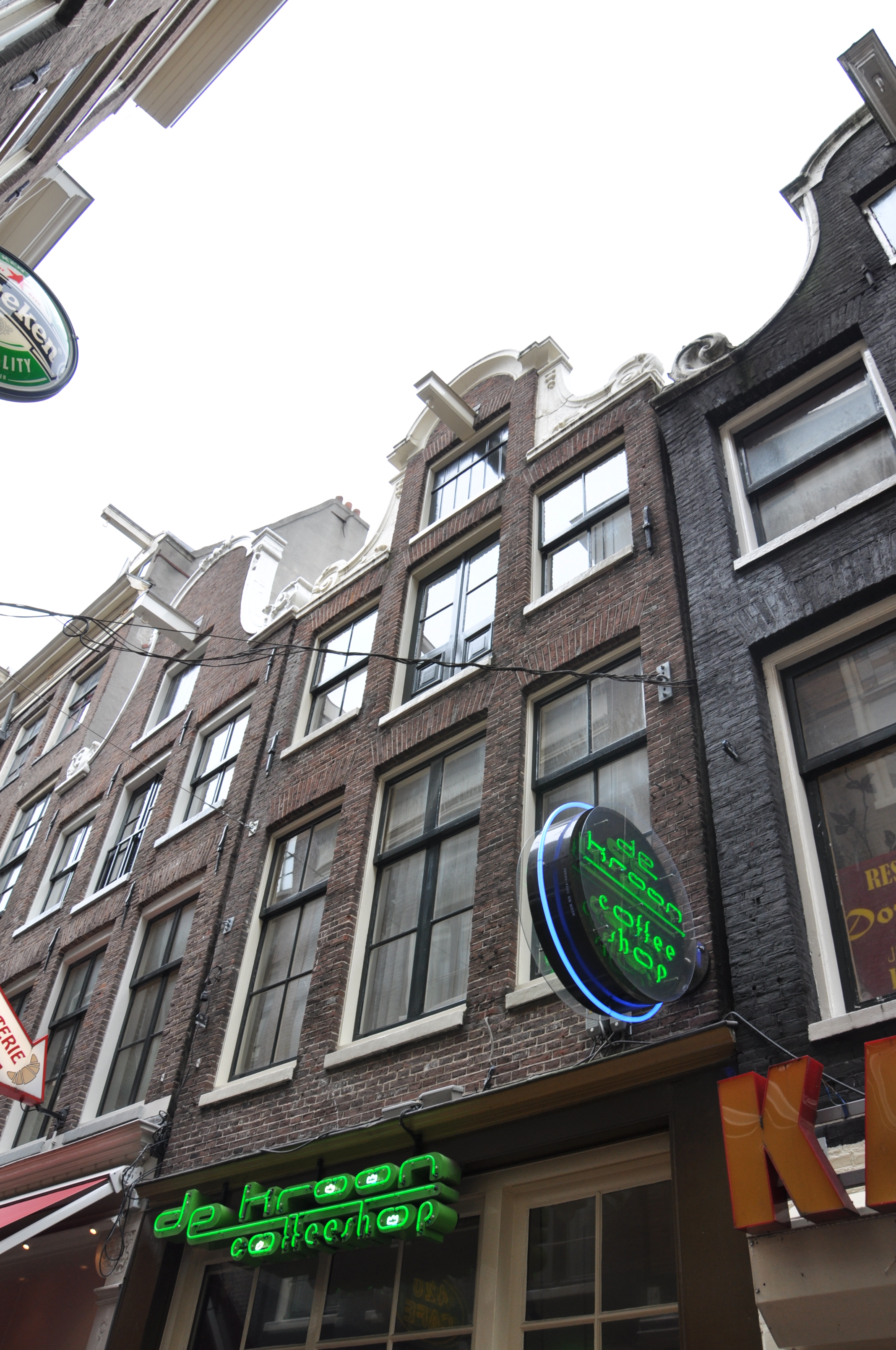 De Kroon coffeeshop at Oudebrugsteeg 26, photographed in September 2011.